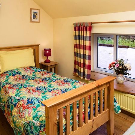 1 Tan Yr Eglwys Barn Cottage Pontardawe Exteriör bild