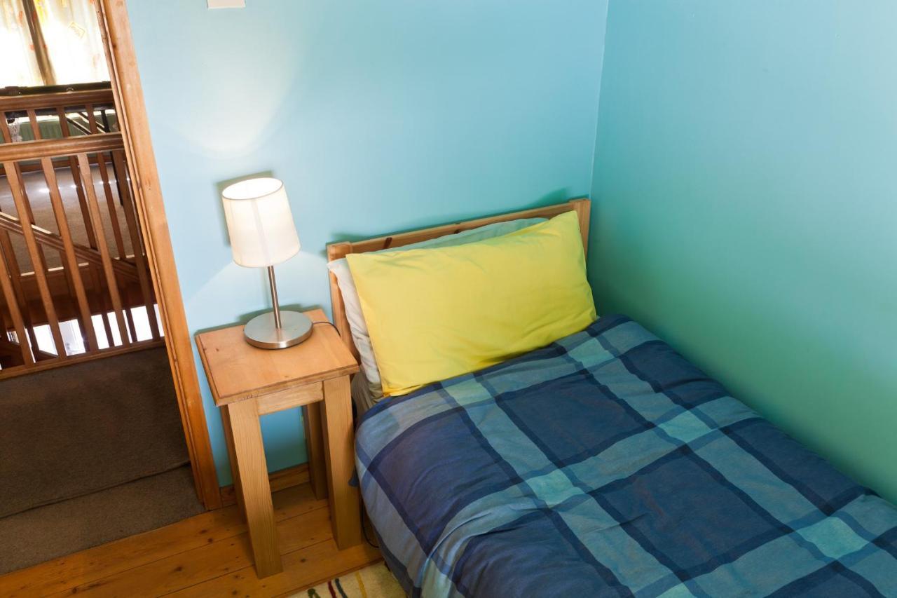 1 Tan Yr Eglwys Barn Cottage Pontardawe Exteriör bild