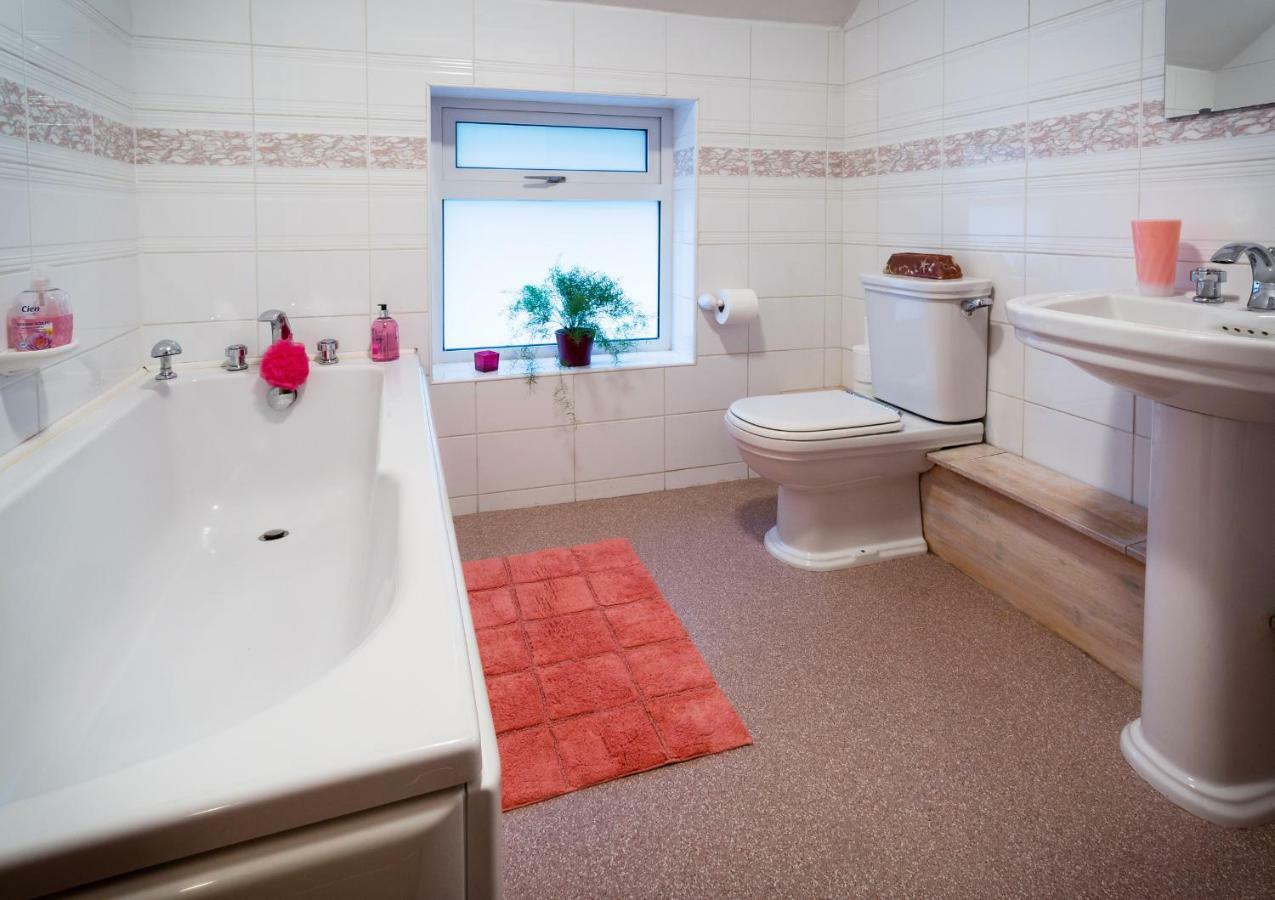 1 Tan Yr Eglwys Barn Cottage Pontardawe Exteriör bild
