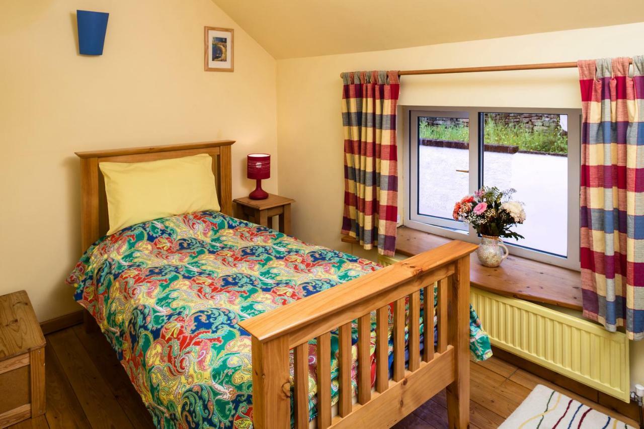 1 Tan Yr Eglwys Barn Cottage Pontardawe Exteriör bild